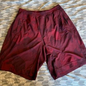 Lululemon men’s pacebreaker shorts (Lined)